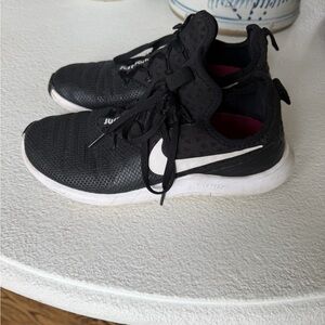Nike Women’s Black and White Nike Free Sneakers - Size 7.5